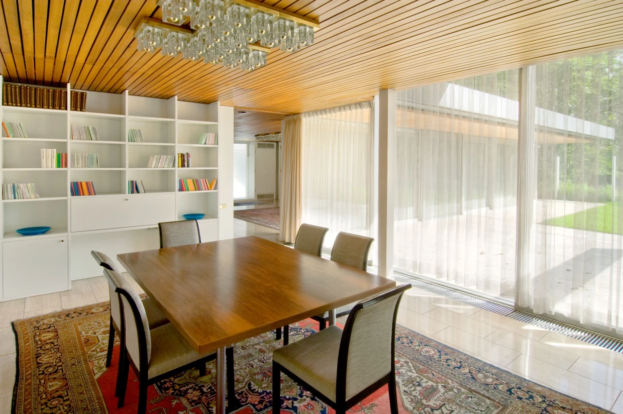 Blitzblank: Blick in den Kanzlerbungalow