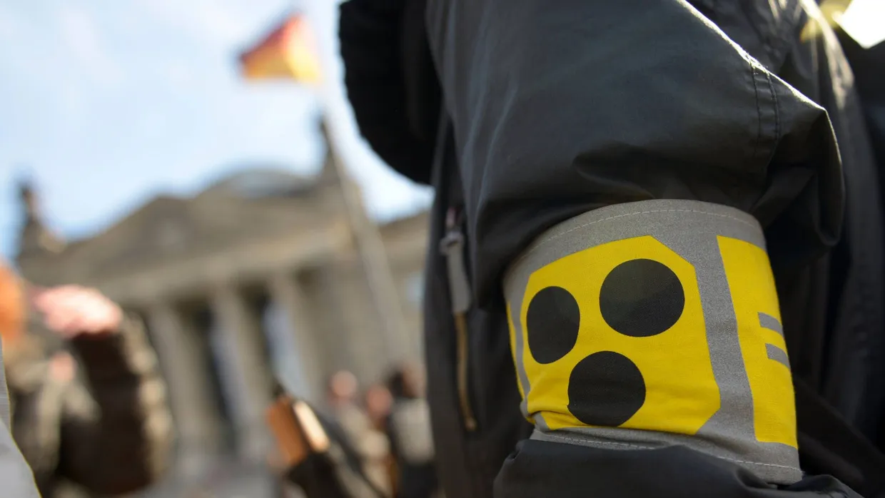 Demonstration vor dem Berliner Reichstag unter dem Motto „Taubblinde in Isolationshaft“