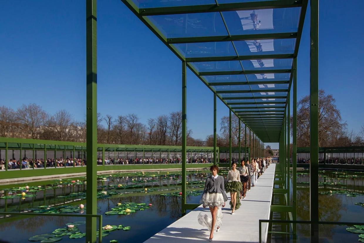Anderson zeigte eine bemerkenswert feminine Kollektion.