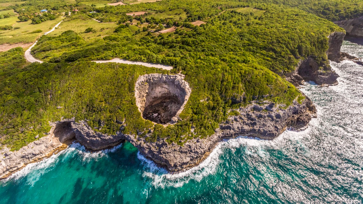 Geformt von der Atlantikdünung: Gueule Grand Gouffre, wörtlich „Schlund des großen Abgrunds“.