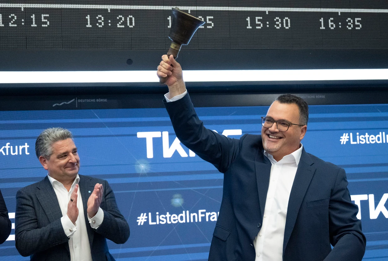 TKMS-Chef Oliver Burkhard (rechts) beim Börsengang im Herbst 2025