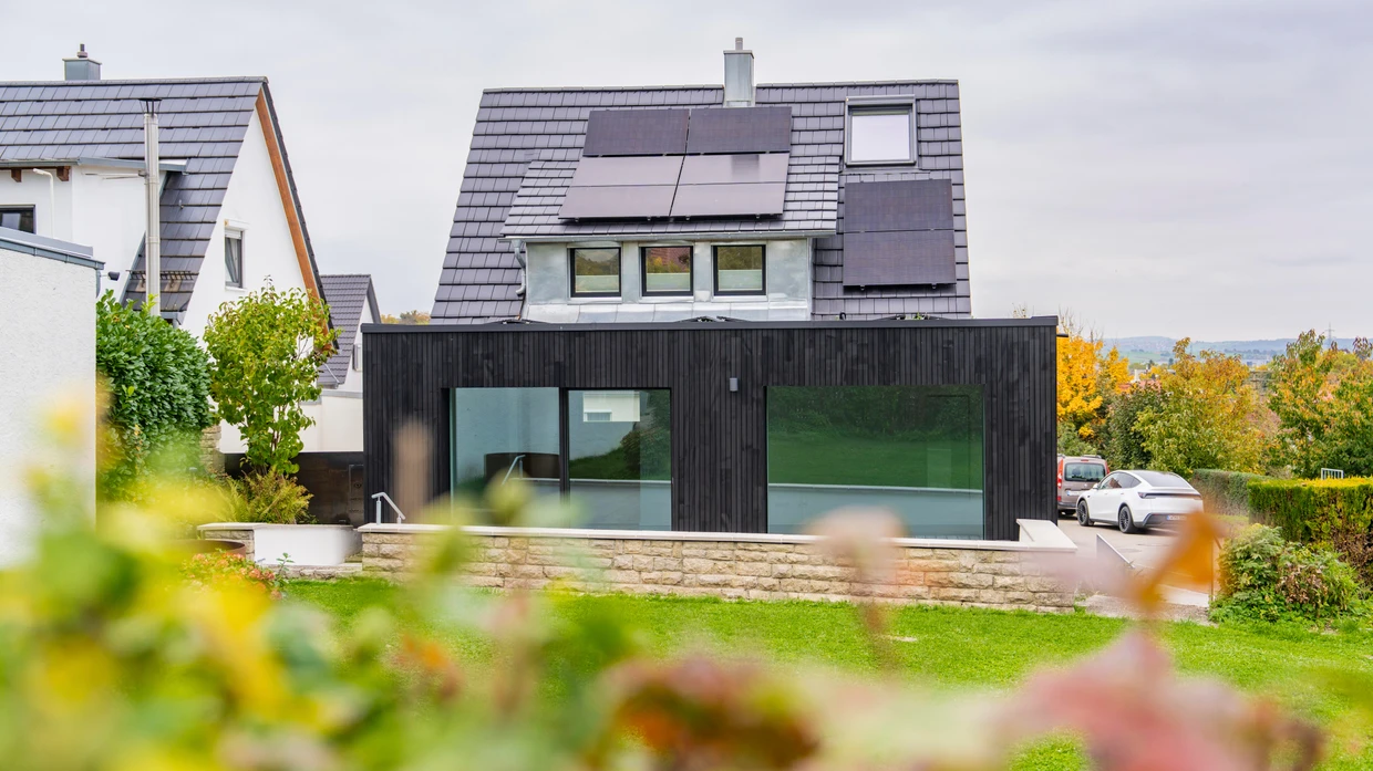 Wer eine Immobilie, wie dieses sanierte Einfamilienhaus in Metzingen,  plant zu kaufen, sollte sich überlegen, was der Zweck der Investition ist.