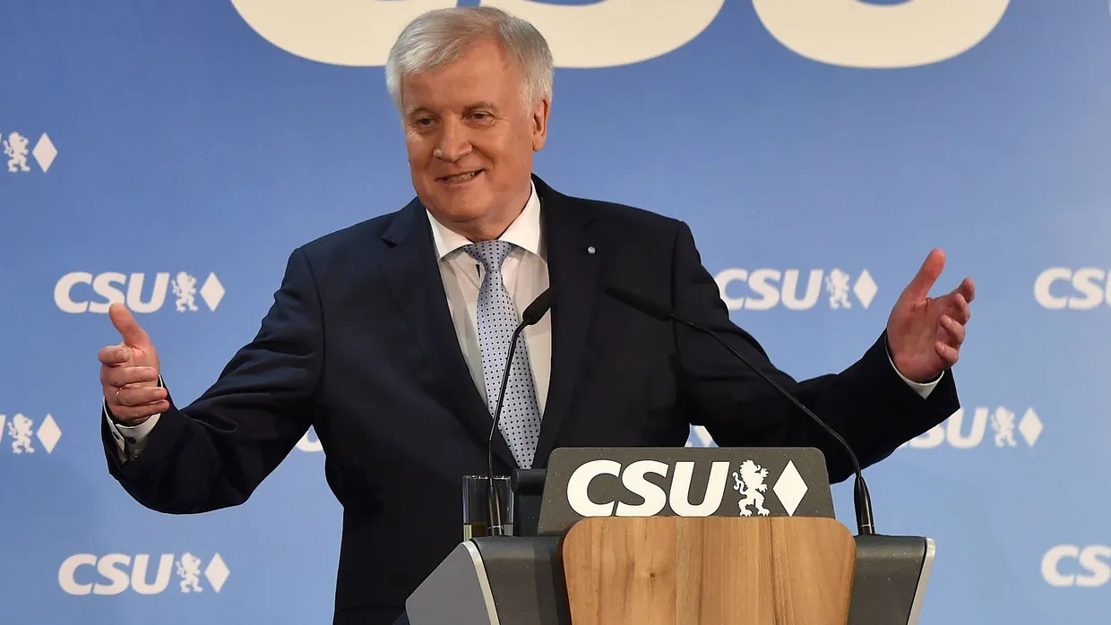 Seehofer bei der Pressekonferenz in München