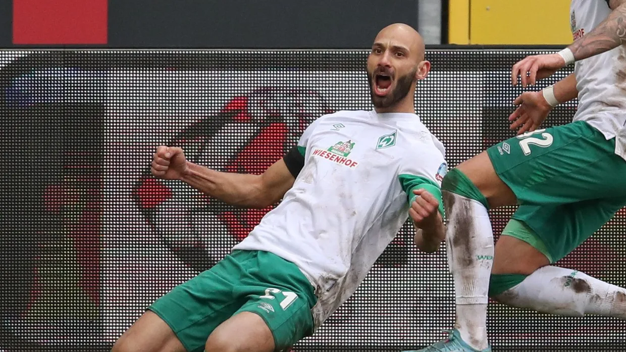 Ömer Toprak erzielt den entscheidenden Treffer für Werder Bremen.