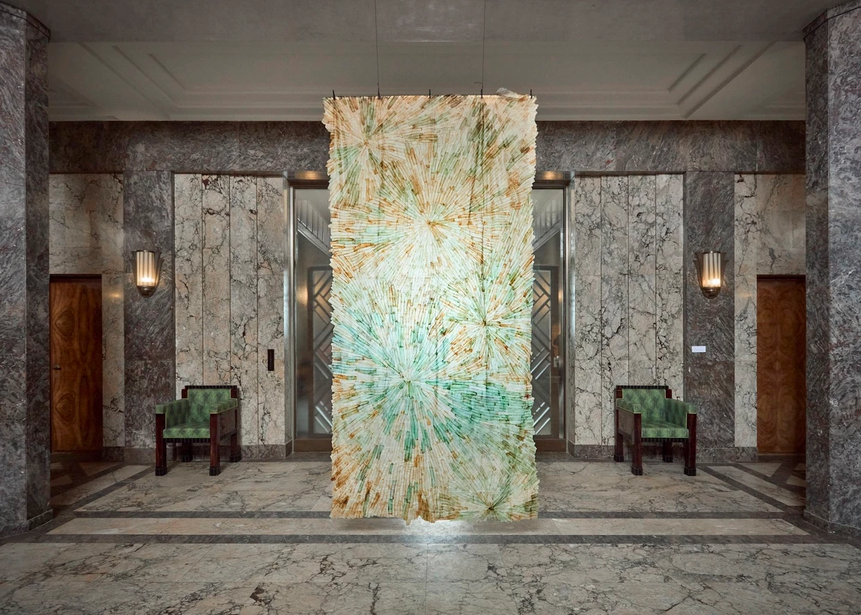 Vorhang aus Auberginenscheiben, gestaltet von der Designerin Loumi Le Floc’h