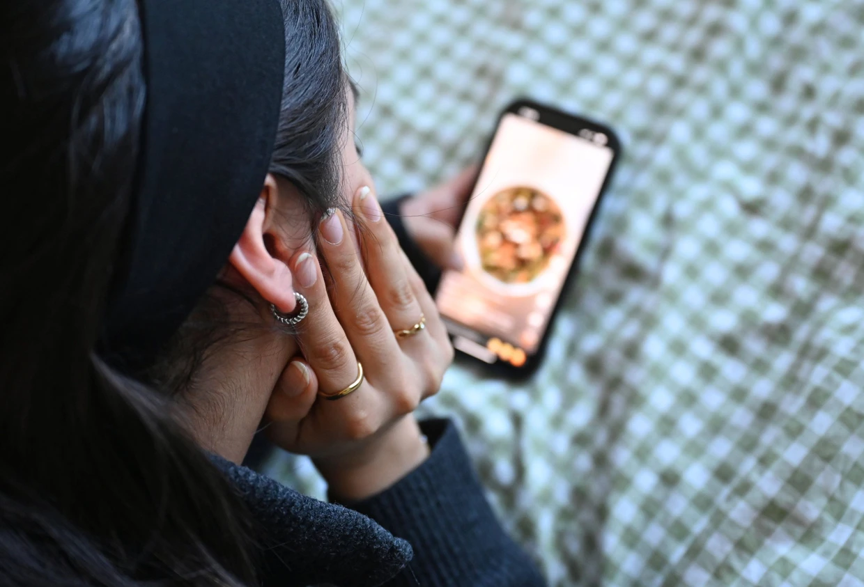 Viel am Smartphone: Viele junge Leute haben den Wunsch, den schädlichen Auswirkungen von zu hohem Smartphonegebrauch entgegenzuwirken.