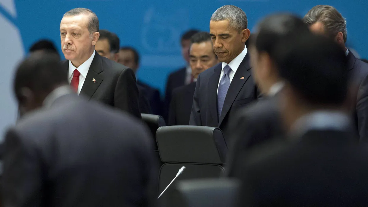 Schweigeminute beim G-20-Gipfel: Präsident Obama und der türkische Präsident Erdogan gedenken der Opfer von Paris.