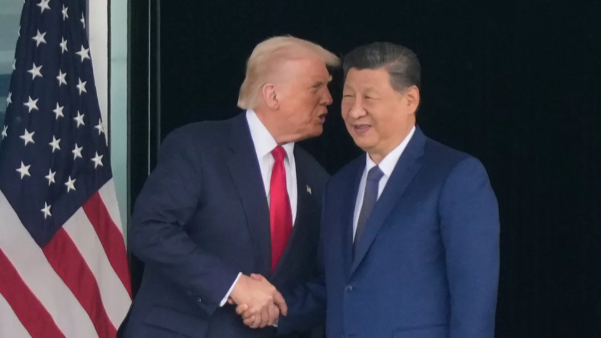 An „Wandel durch Handel“ glaubt Amerika hinsichtlich Chinas nicht mehr: US-Präsident Donald Trump (links) und der chinesische Präsident Xi Jinping Ende Oktober 2025 in Busan, Südkorea