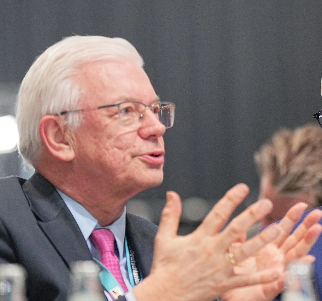 Roland Koch, hier während des CDU-Parteitages in Berlin im Februar 2025, ist CDU-Mitglied. Er war von 1999 bis 2010 Ministerpräsident von Hessen.