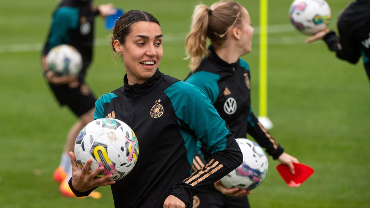 Bibiane Schulze Solano vor DFB-Premiere: Auf den Spuren ihrer Familie | FAZ