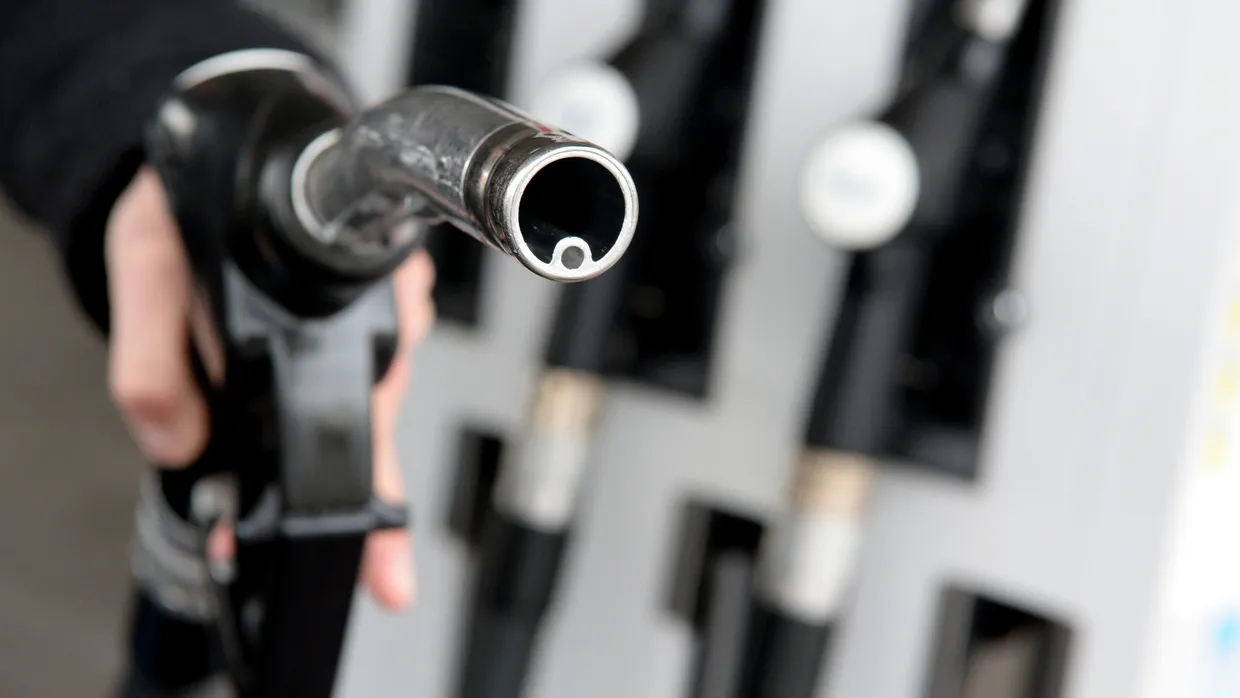 Der Spritpreisdeckel soll Verbrennerfahrer entlasten.
