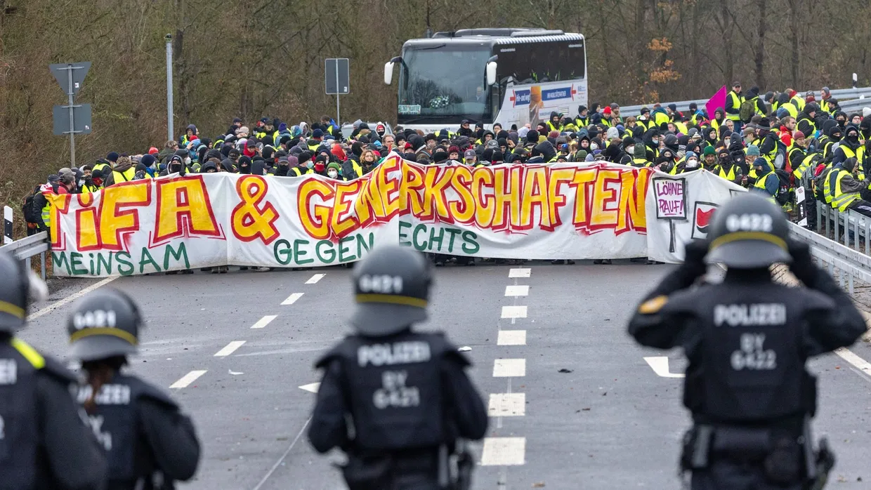 Gen-Z-Proteste: Polizei will Anreise von Gewalttätern stoppen
