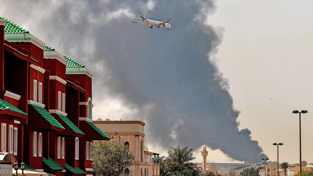 Eine Emirates-Maschine im Landeanflug auf den Flughafen in Dubai Mitte März.