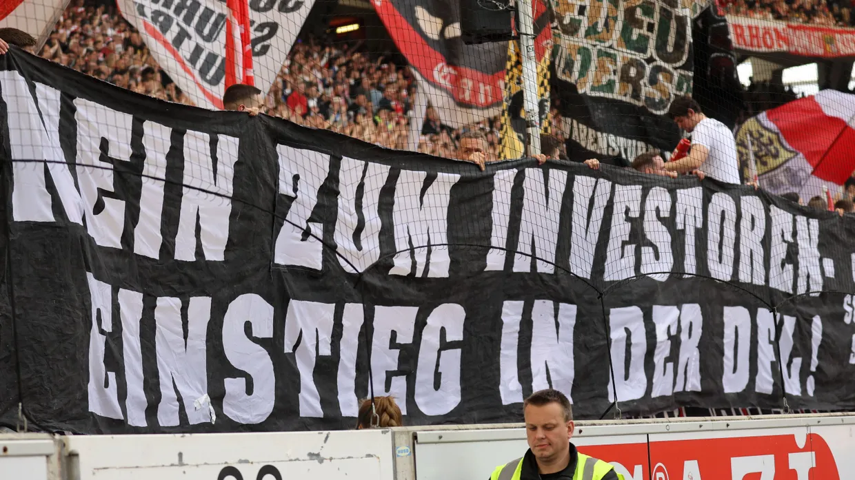 Die Fankurven, wie hier in Stuttgart, sind mehrheitlich gegen das Vorhaben der DFL.