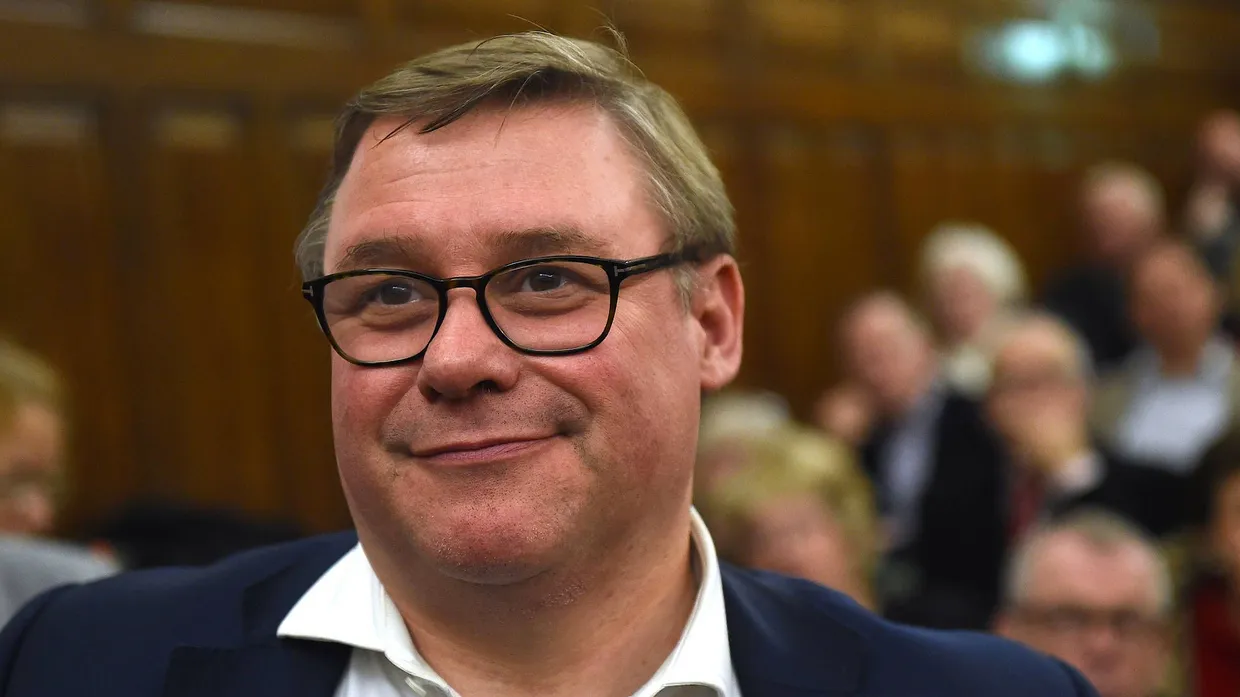 Sein Vater hat sich bei der Landung in der Normandie den Schikanen der Deutschen schließlich auch nicht gebeugt: Mark Francois findet markige Worte in seiner Erwiderung auf den Aufruf des Vorstandsvorsitzenden der Airbus-Gruppe.