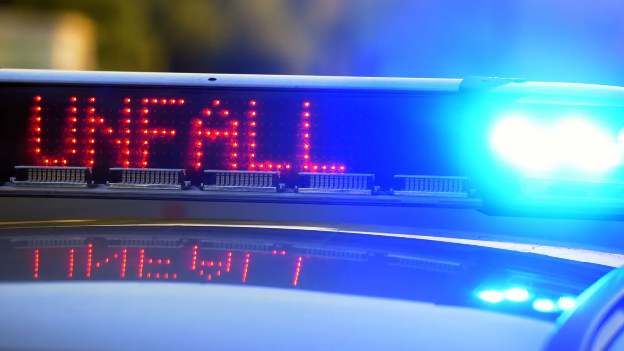 Laut Polizei mussten drei der sechs Fahrzeuge abgeschleppt werden