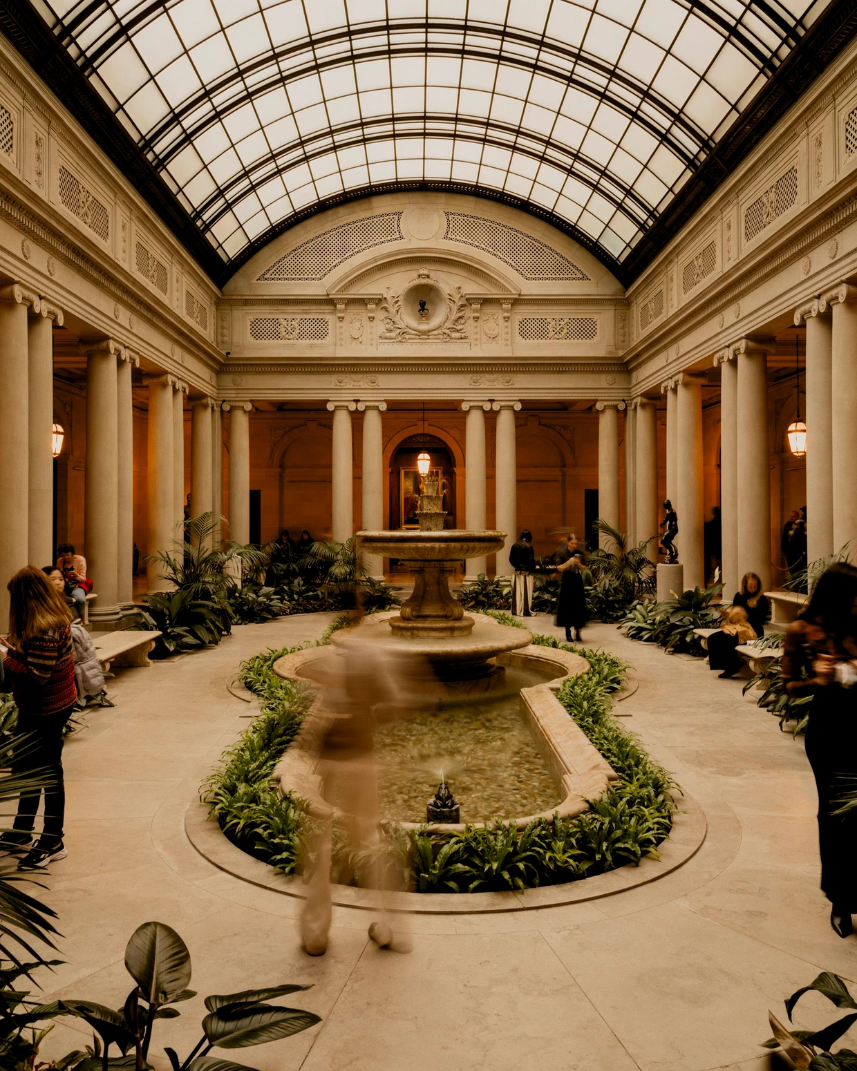 Ansichten aus dem Museum, Atrium