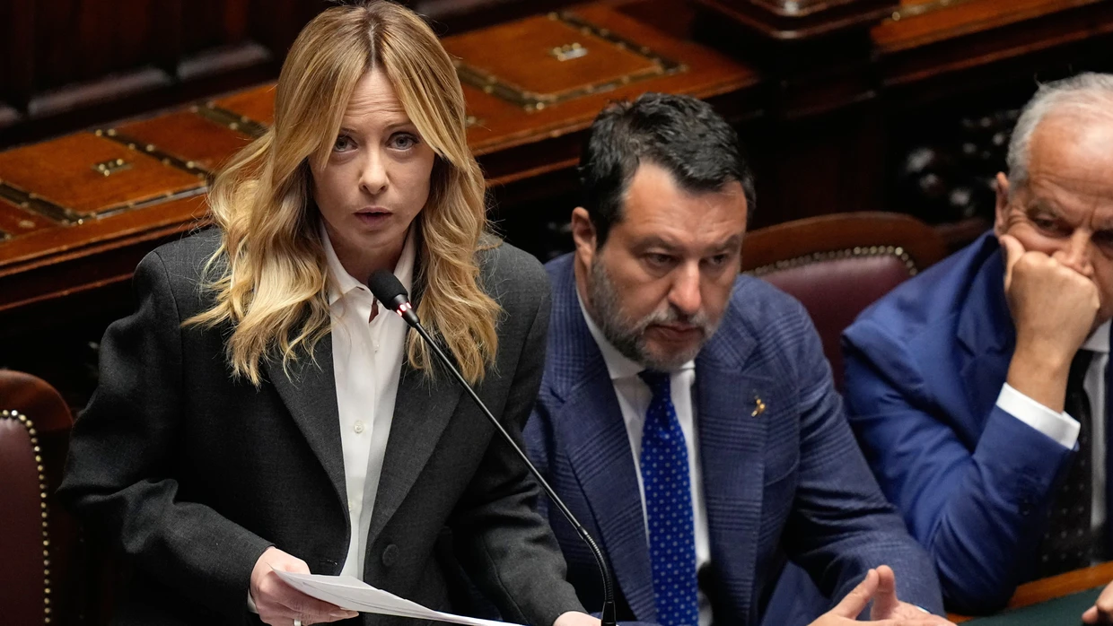 Die italienische Ministerpräsidentin Giorgia Meloni, Verkehrsminister Matteo Salvini und Innenminister Matteo Piantedosi im April in Rom