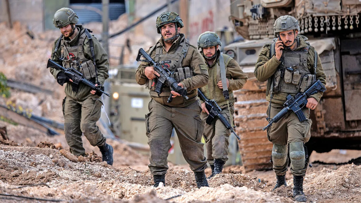 Israelische Panzer am Montag im Flüchtlingslager in Dschenin