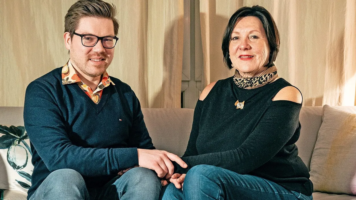 „Wie mein Körper aussieht, ist mir egal“: Ursula und Partner Konstantin in Ursulas Wohnung