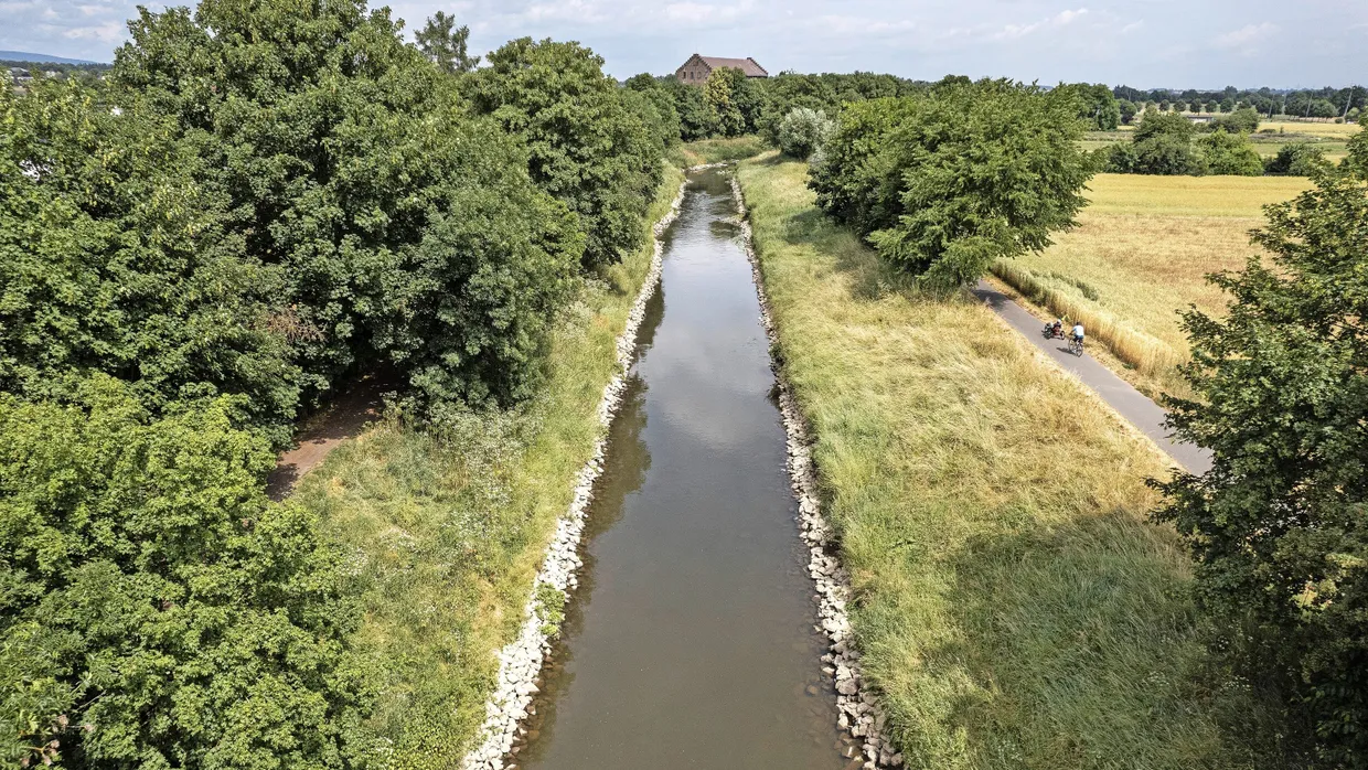 Wasserrennbahn: Eingehegte Nidda in Karben
