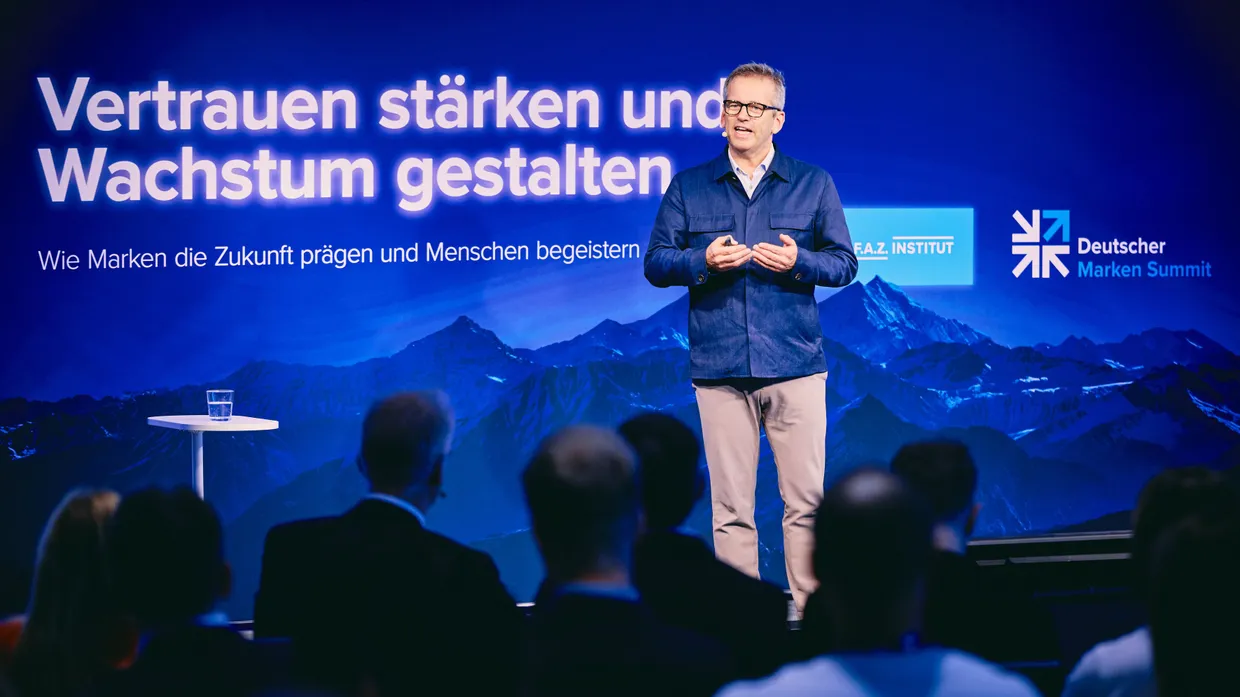 Bernhard Fischer-Appelt mit dem Appell: Wirksame Kommunikation braucht Klarheit, nicht mehr Frequenz.