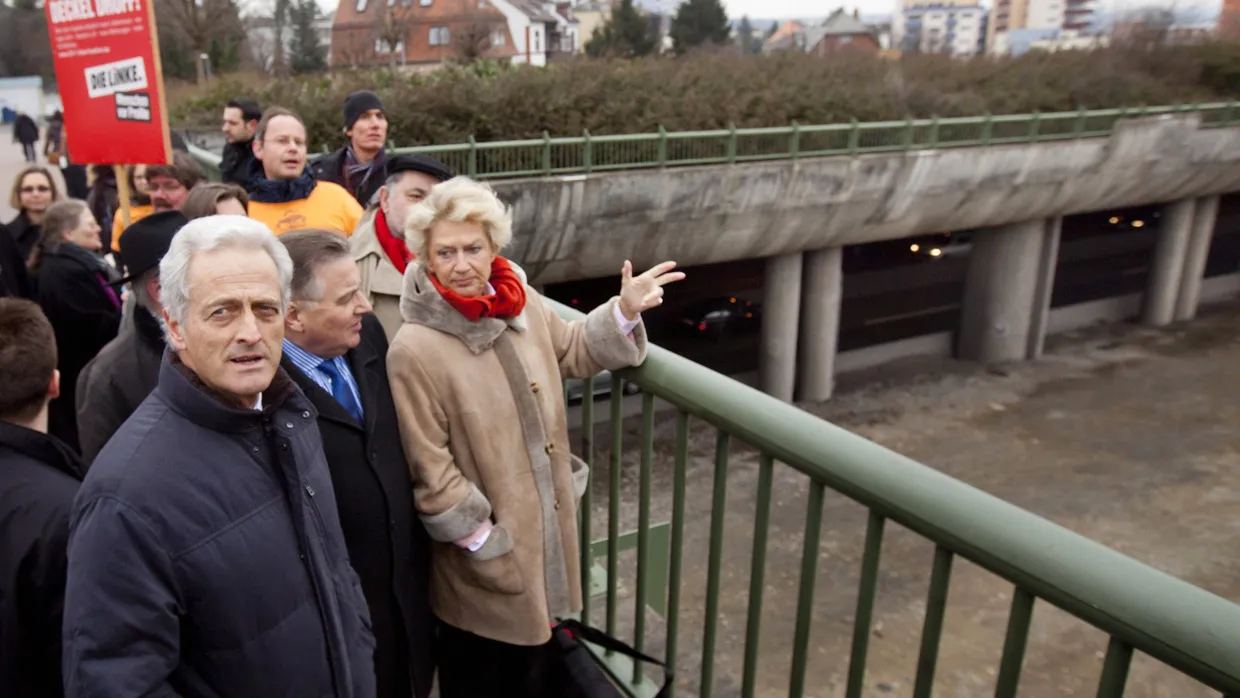 Vorführung für den Verkehrsminister: Peter Ramsauer (CSU) und die frühere Frankfurter Oberbürgermeisterin Petra Roth (CDU).
