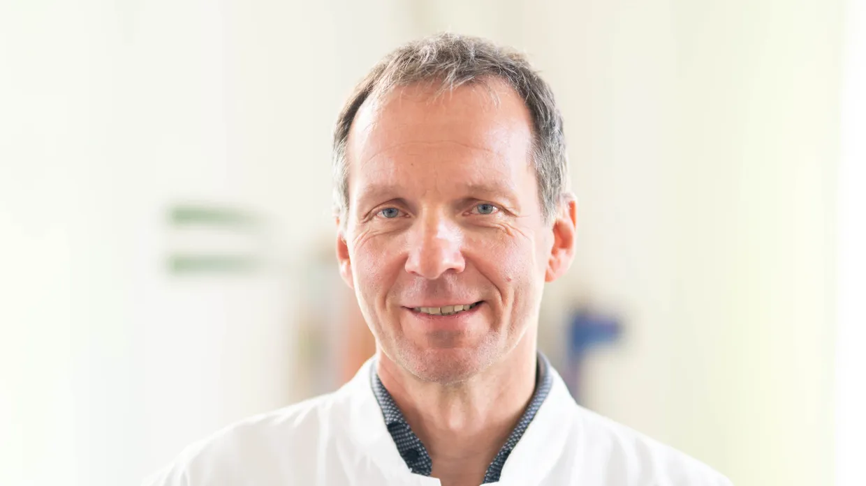 Erforscht Bakterien: Volkhard Kempf ist Direktor des Instituts für Medizinische Mikrobiologie der Goethe-Universität Frankfurt