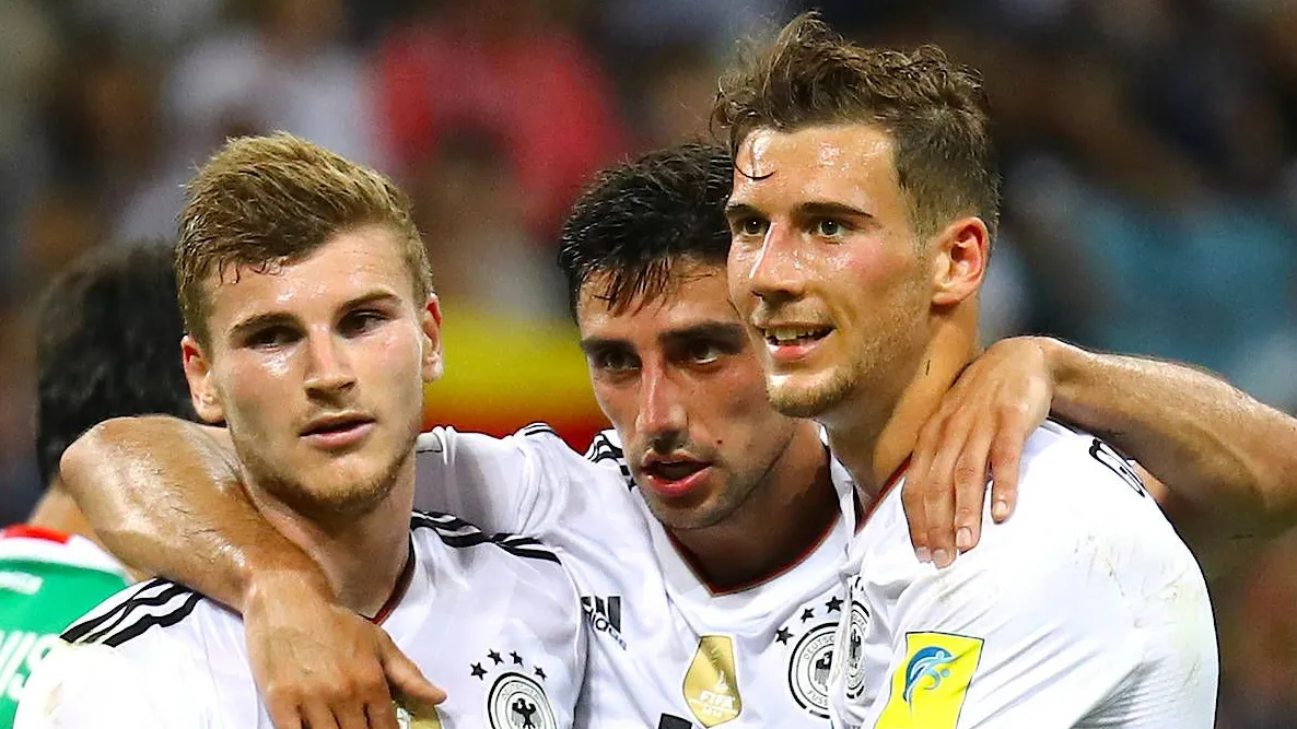 Jubel in Sotschi: Die Deutschen Werner, Stindl und Goretzka (von links) freuen sich auf das Finale.
