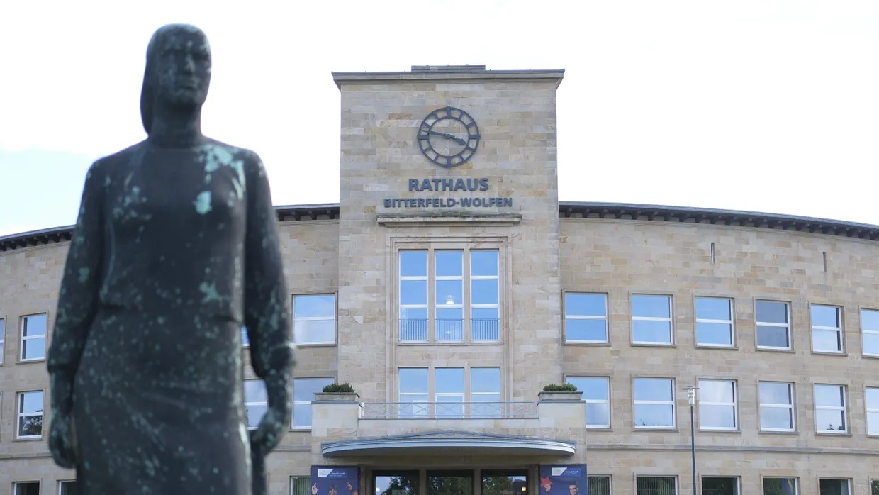 Das Rathaus von Bitterfeld am 8. Oktober 2023.