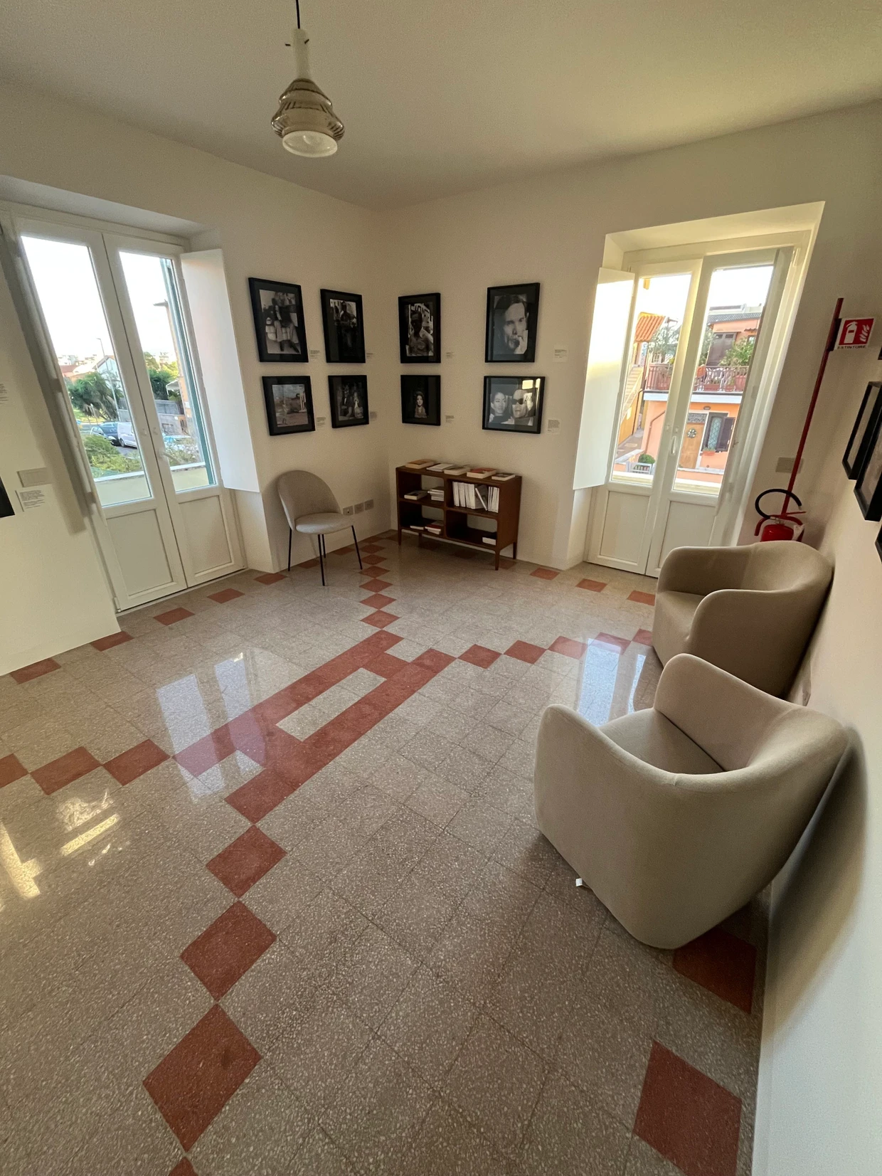 Wohnzimmer in der Casa Pasolini in Rebibbia