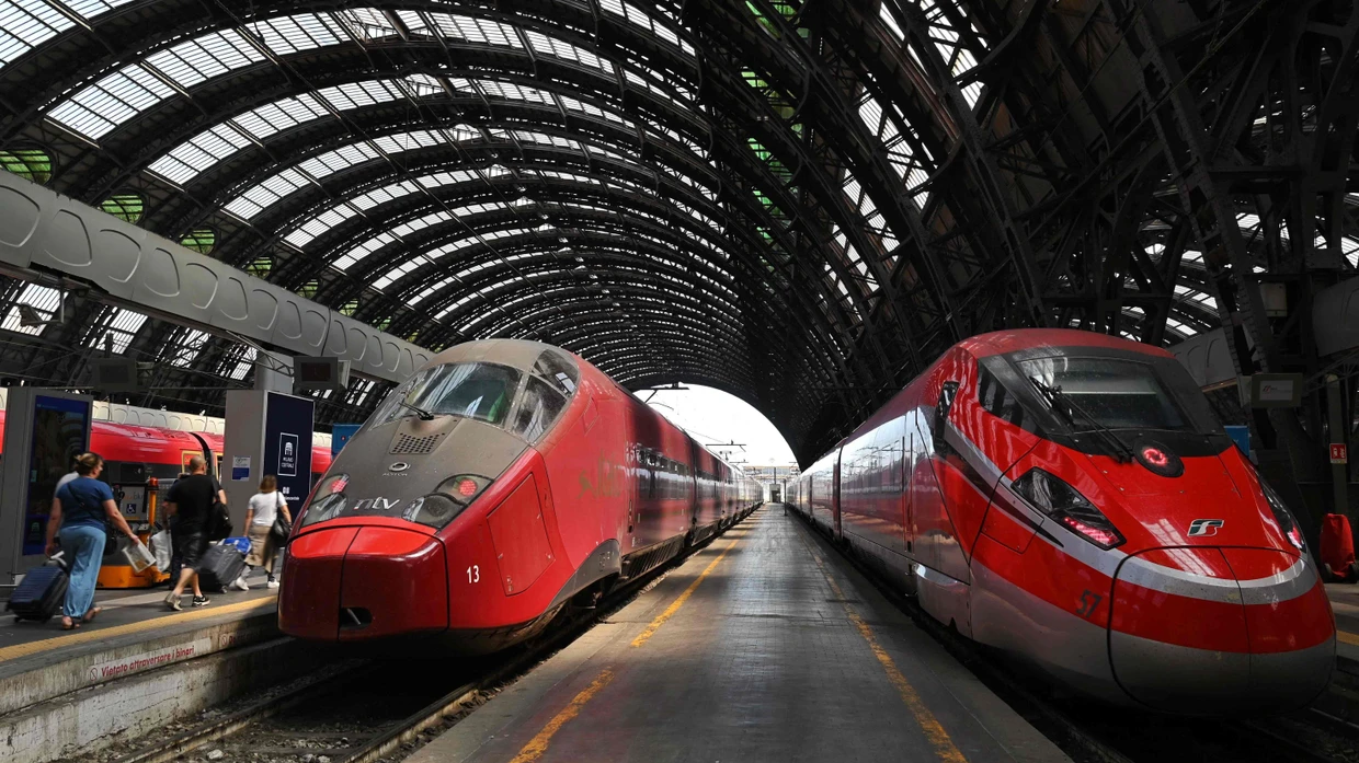 Italien liebt Ferrari-rot: NTVs Italo-Zug (links) und Trenitalia-Zug Frecciarossa im Mailänder Hauptbahnhof
