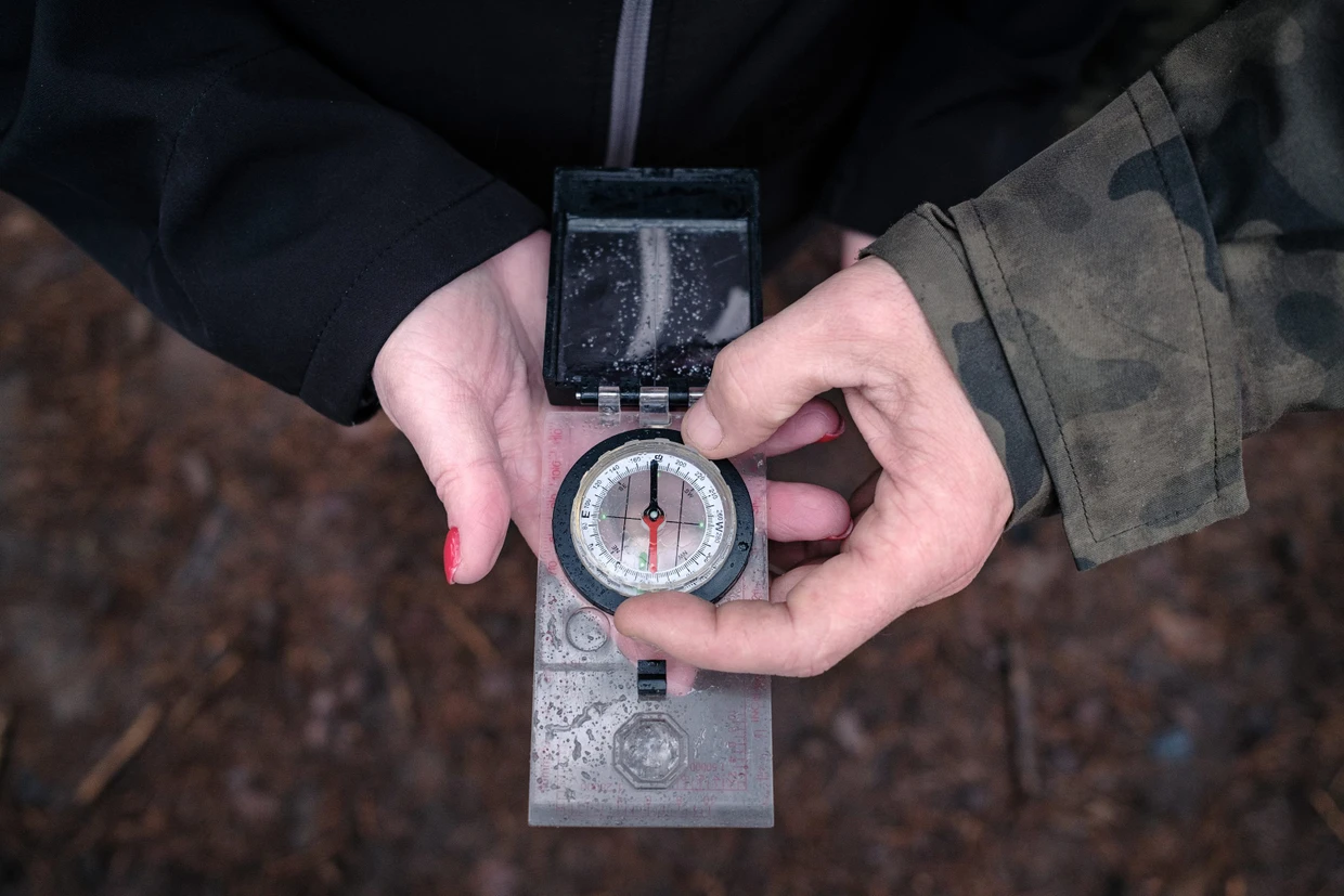 Auch Orientierung im Gelände wird geübt.
