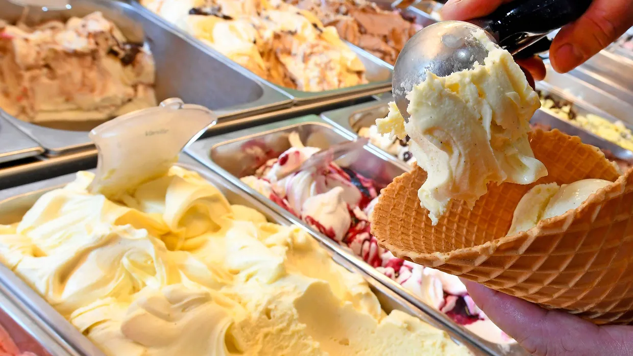 Vanille kommt nicht nur in Eiscreme und Kuchen, sondern auch in Duftstoffen, Körperlotionen und Seifen vor.
