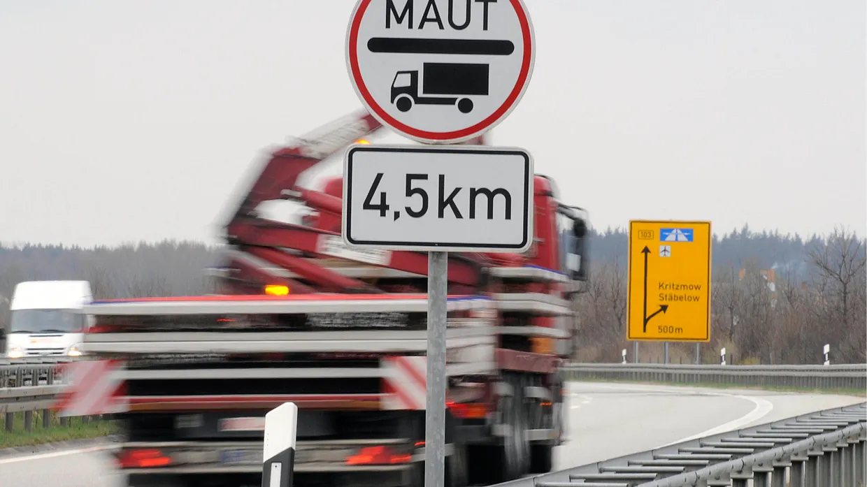 Schwergewichte: Einige fordern eine „Schlagloch-Gebühr“ für Lastwagen.