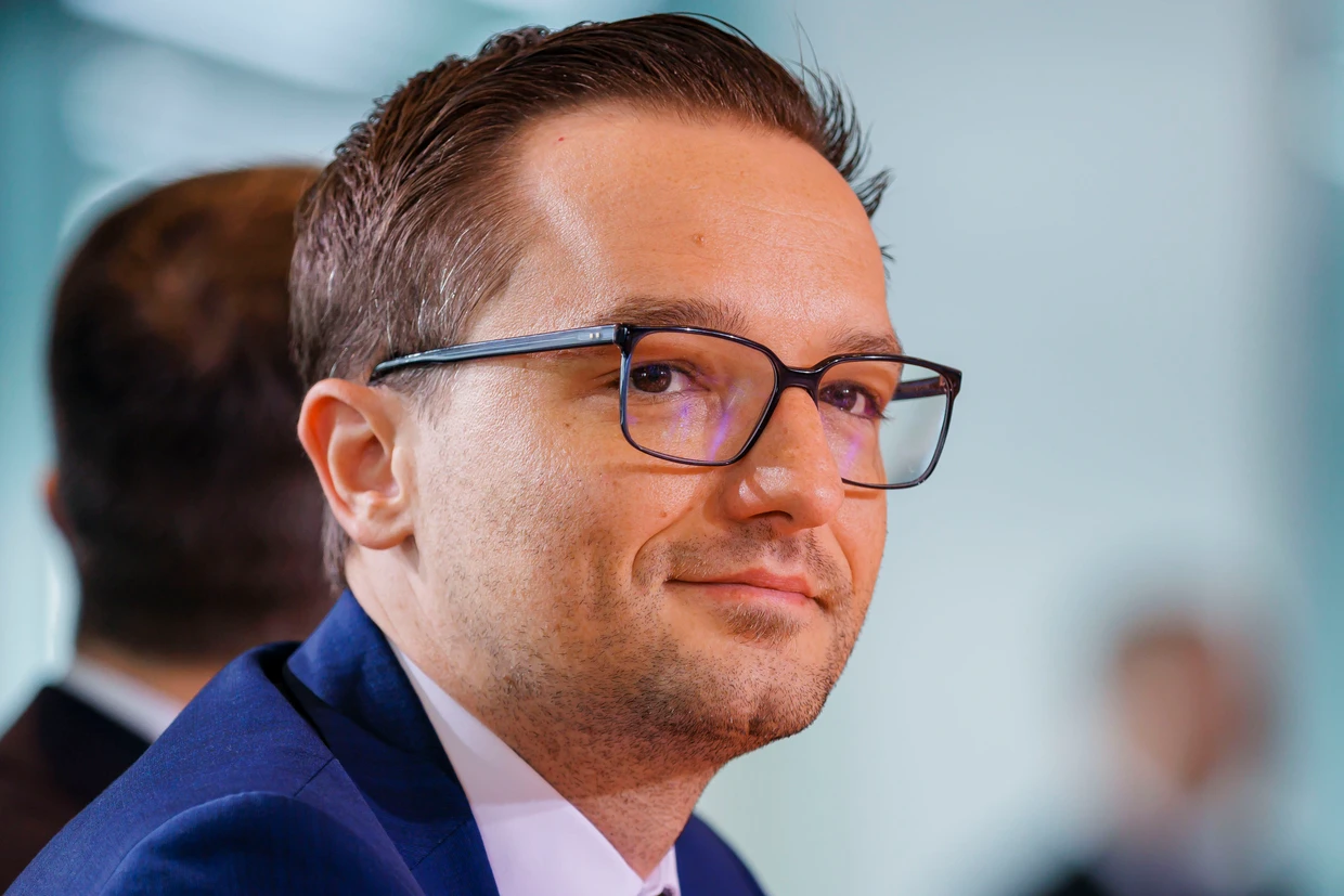 Benjamin Strasser war bis 2025 Bundestagsabgeordneter der FDP und bis 2024 Staatssekretär im Bundesministerium der Justiz.