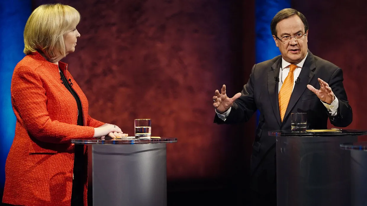 Hannelore Kraft (SPD) und Armin Laschet (CDU) während der TV-Debatte in Köln