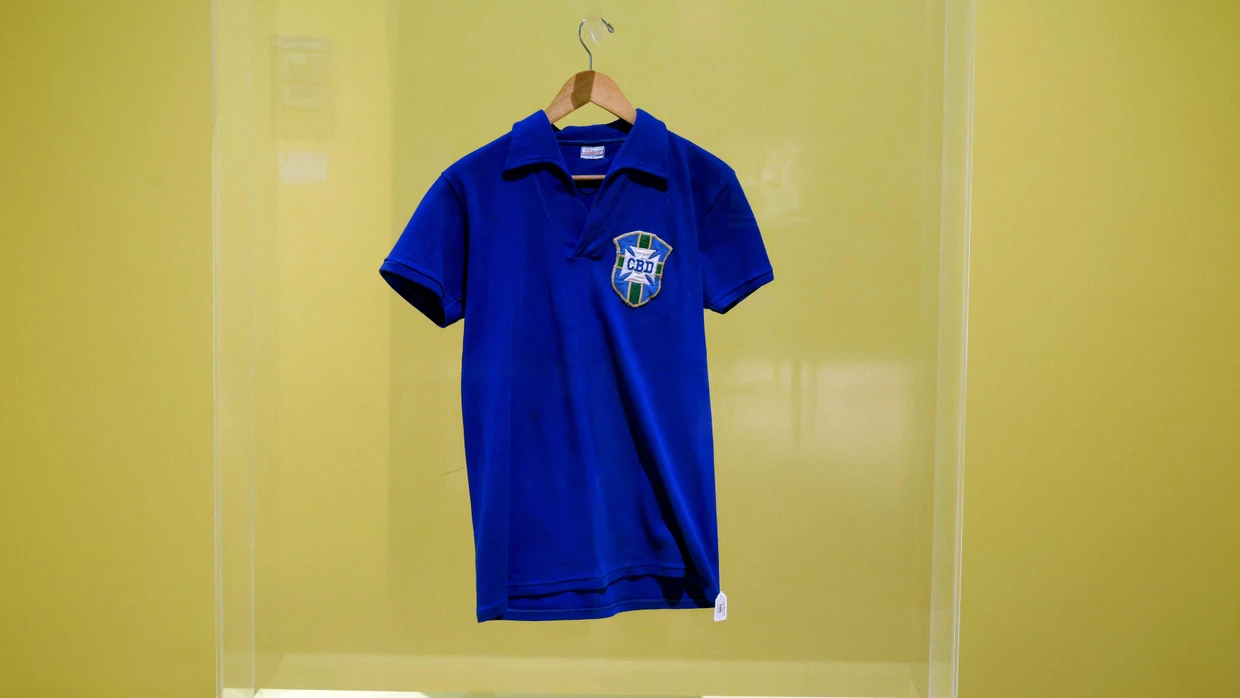 Mit diesem Trikot stand Fußballstar Pelé 1958 auf dem Rasen.