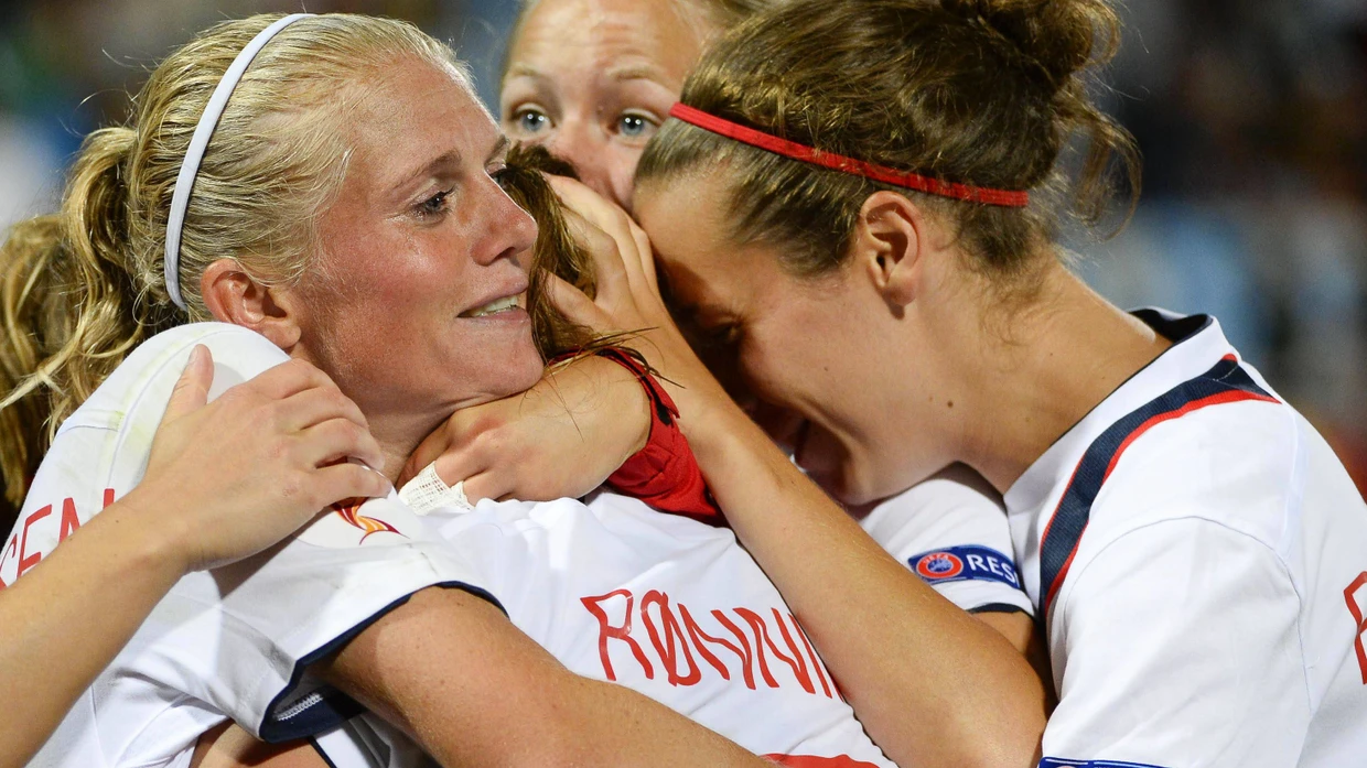 Norwegische Spielerinnen feiern ihren Sieg nach Verlängerung und Elfmeterschießen.