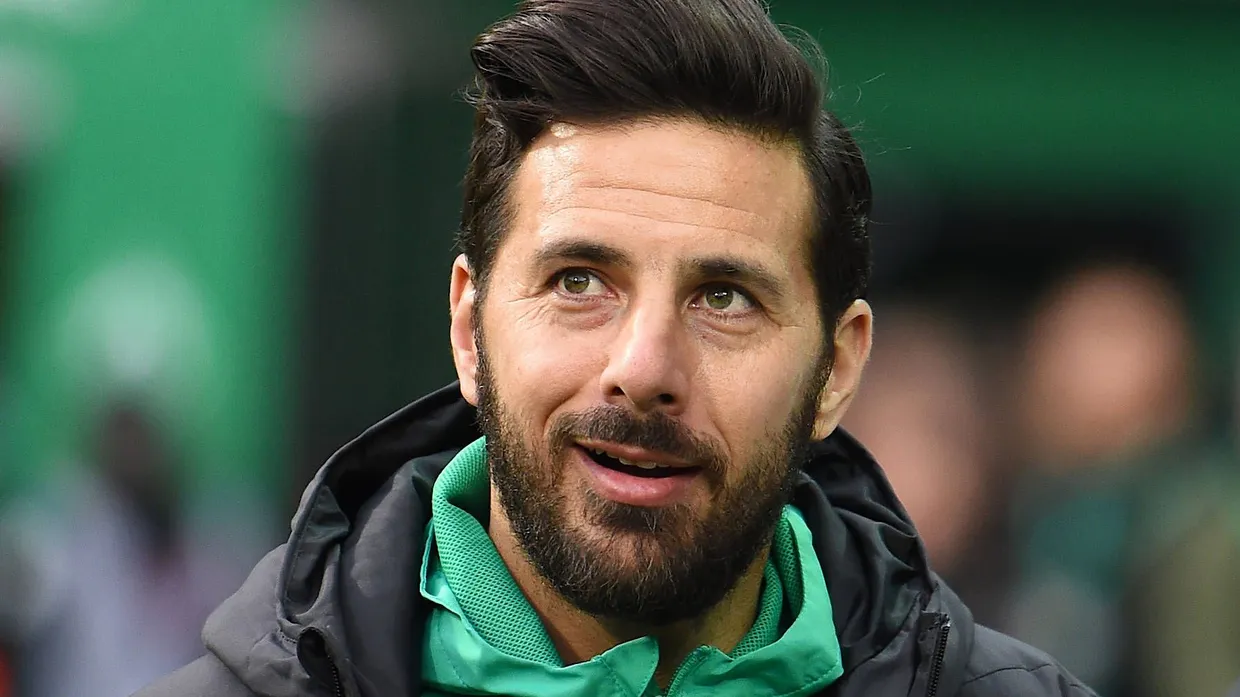 Claudio Pizarro sieht die schillernde Fußballwelt mit einem Augenzwinkern.