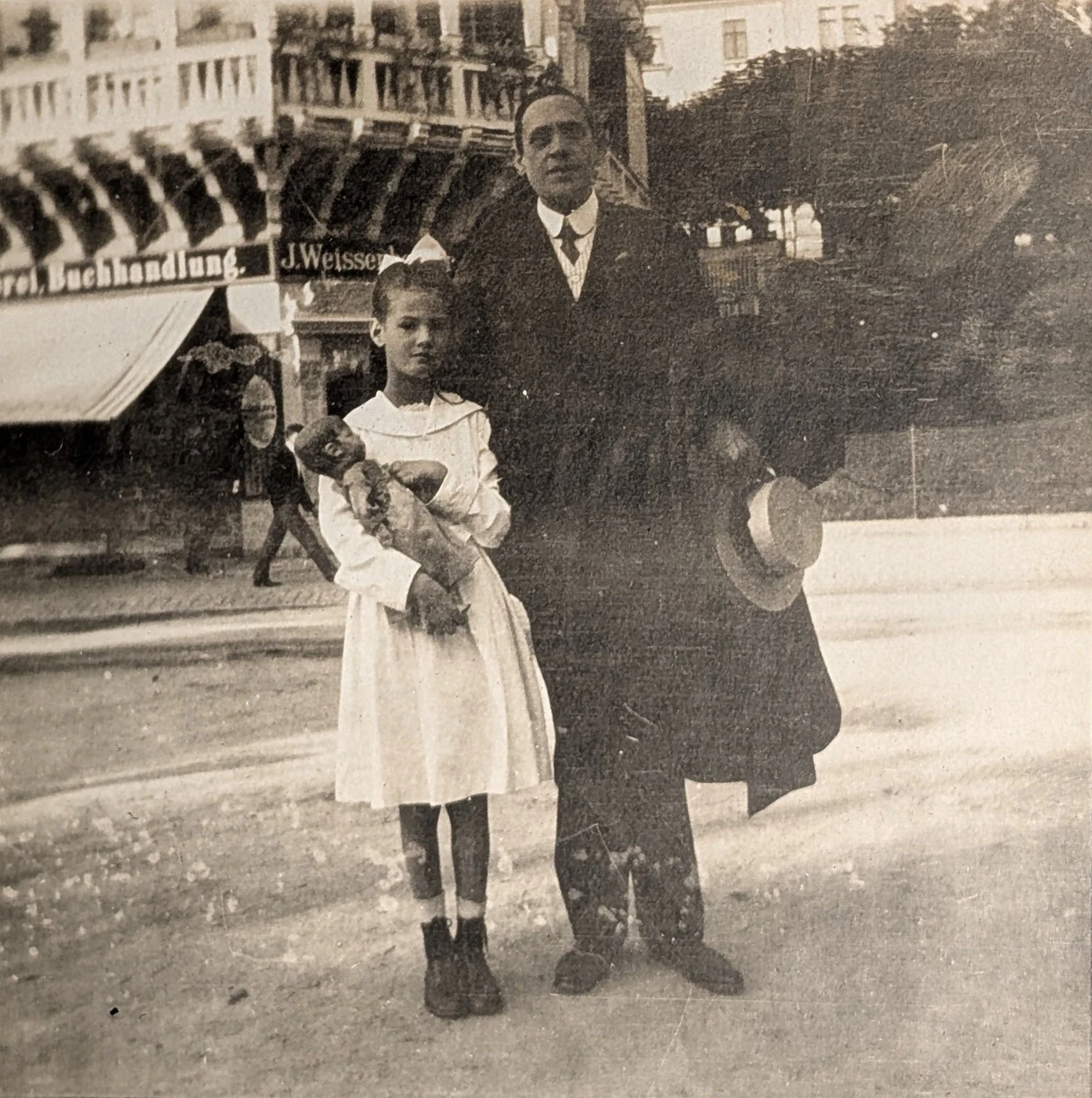 Von den Nazis verfolgt: Paul Stern mit seiner Nichte Marguerite Kaulla. Wo das Foto entstand, ist unbekannt.