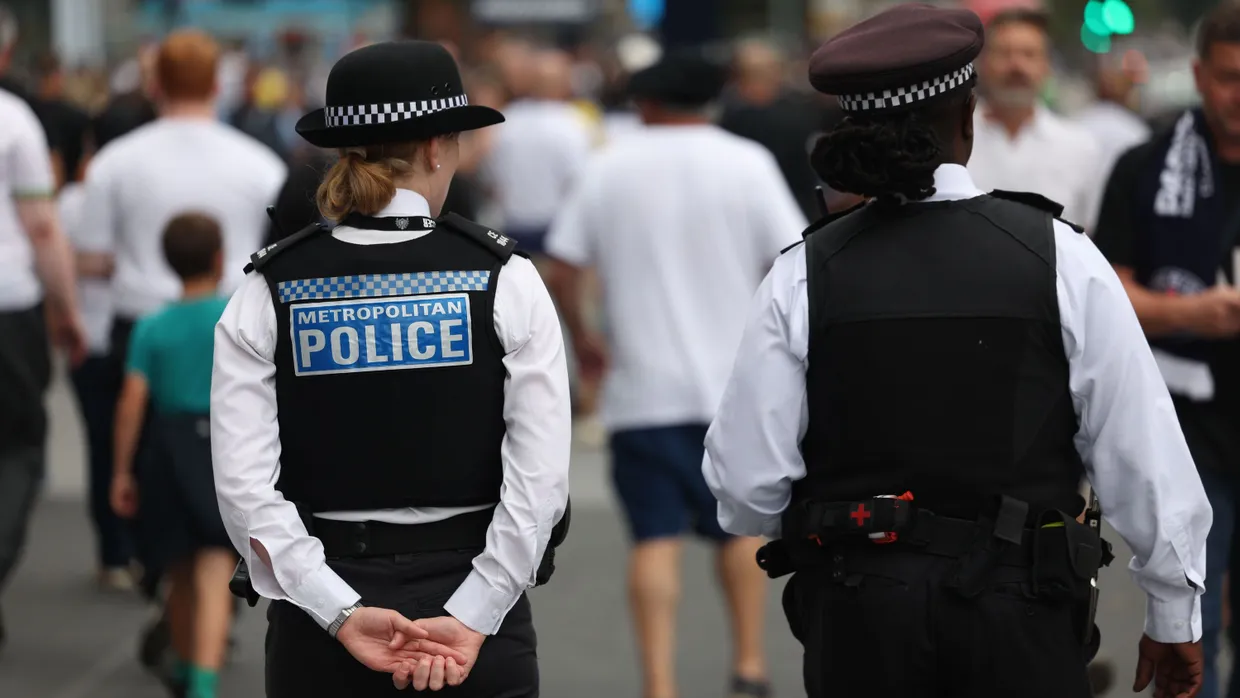 Eine Polizistin in England (Symblfoto)