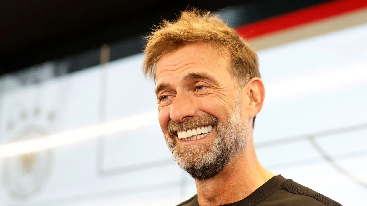 Dieses Lachen kennt man mittlerweile auf der ganzen Welt: Jürgen Klopp bei seiner Vorstellung als Bundestrainer.