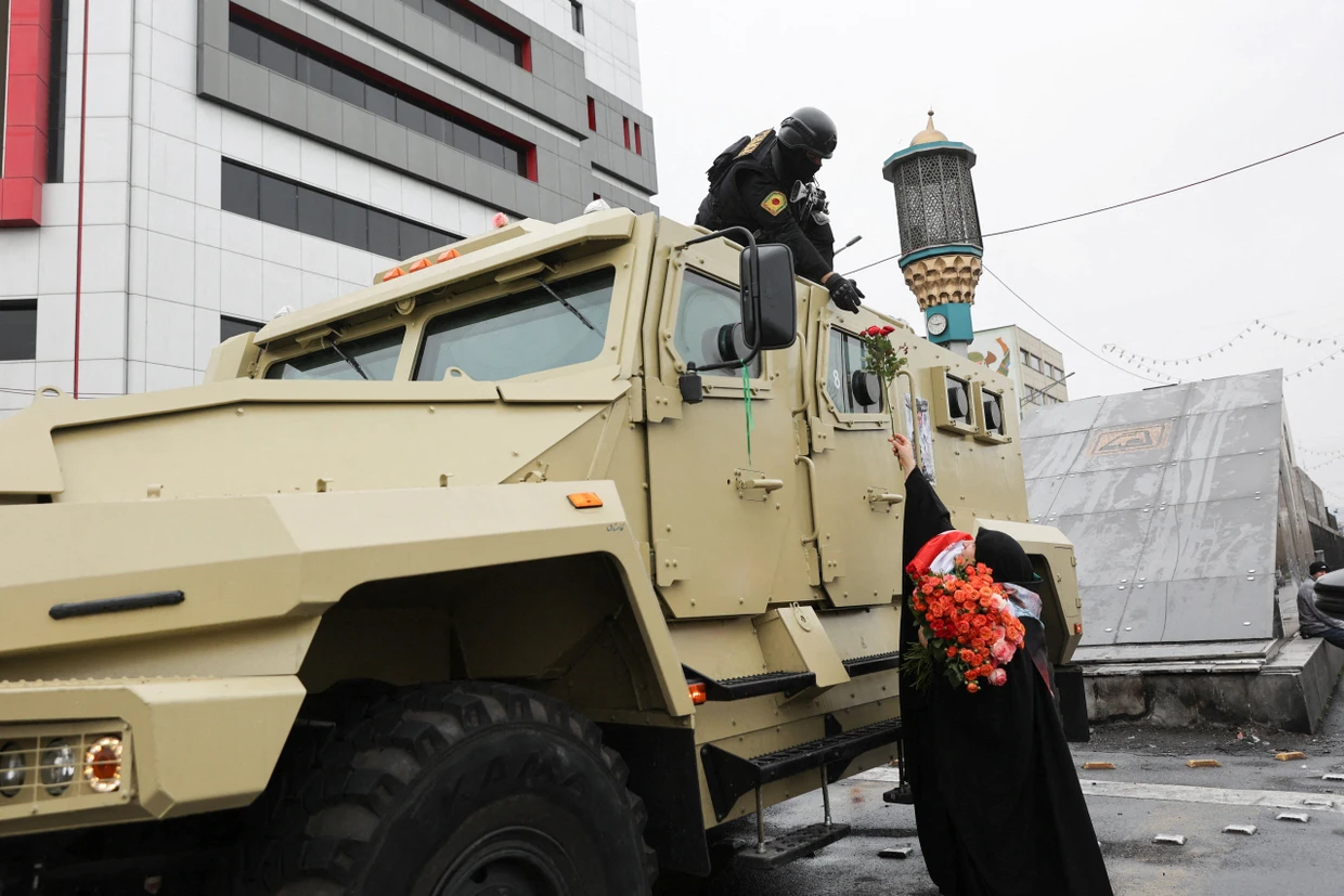 Echte oder gespielte Anhängerschaft? Eine Frau am Al-Quds-Tag in Teheran