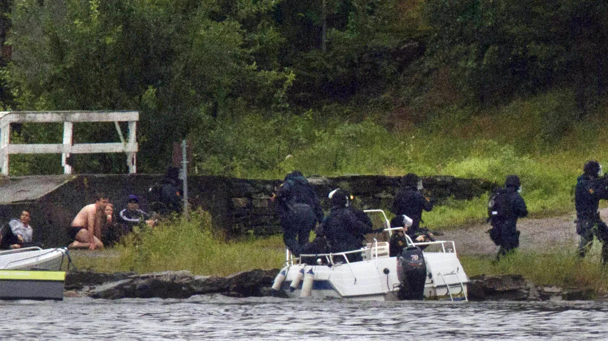 Das Sondereinsatzkommando der Polizei stürmt die Insel