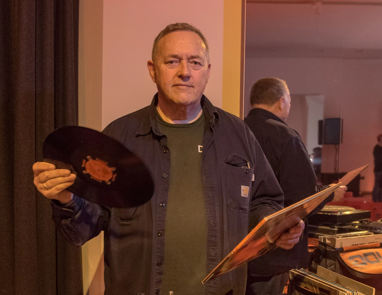 Der Berliner Literaturpreisträger 2020, Schriftsteller, Musiker und DJ Thomas Meinecke legt am 27.Februar 2020 im Museum Angewandte Kunst (MAK) in Frankfurt Platten auf.