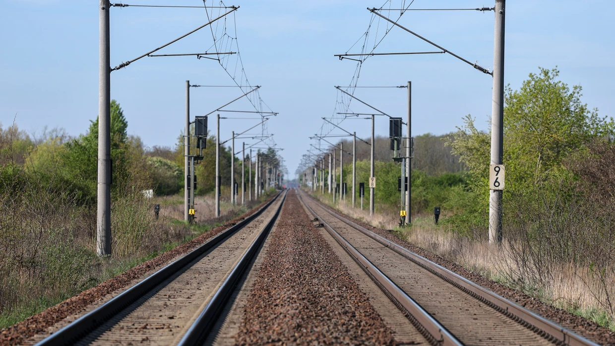 Leere Bahnstrecke: Der Vorschlag der Grünen stößt in ein Vakuum