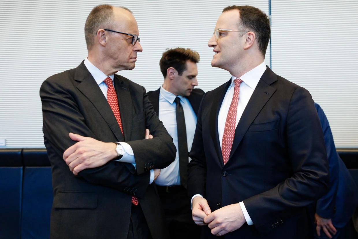 Friedrich Merz und Jens Spahn am 17. März im Bundestag