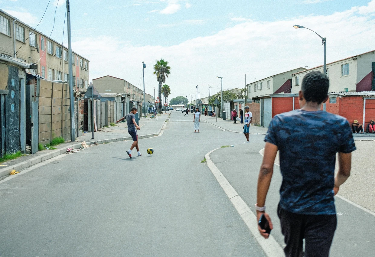 Glenn Hans läuft oft durch die Straßen, er kennt hier jeden.