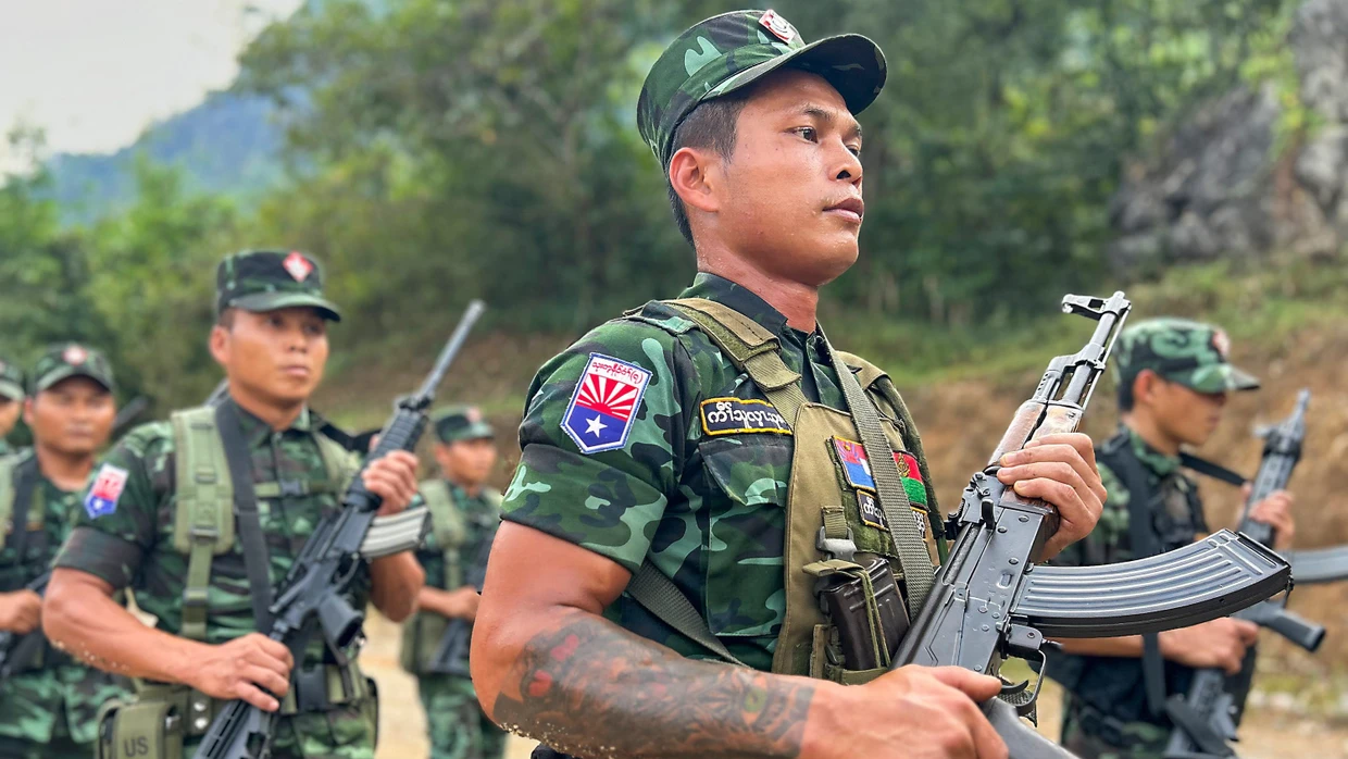 Myanmar im Brgerkrieg: Bluten und schwitzen fr die Revolution | FAZ